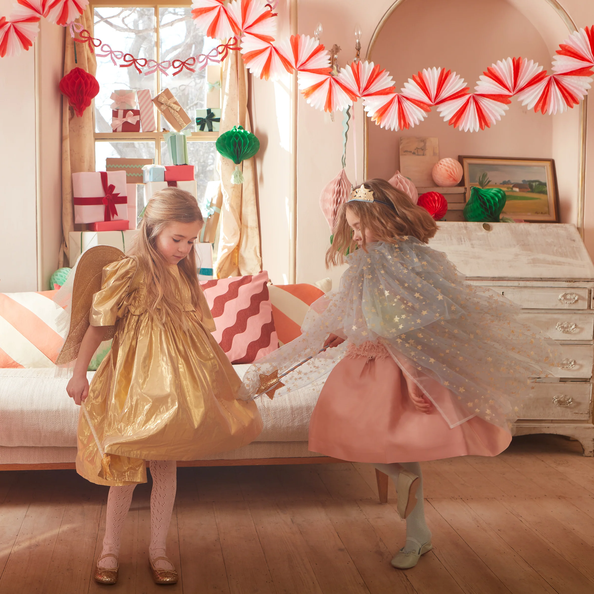 Candy Cane Stripe Honeycomb Garland - Image 2