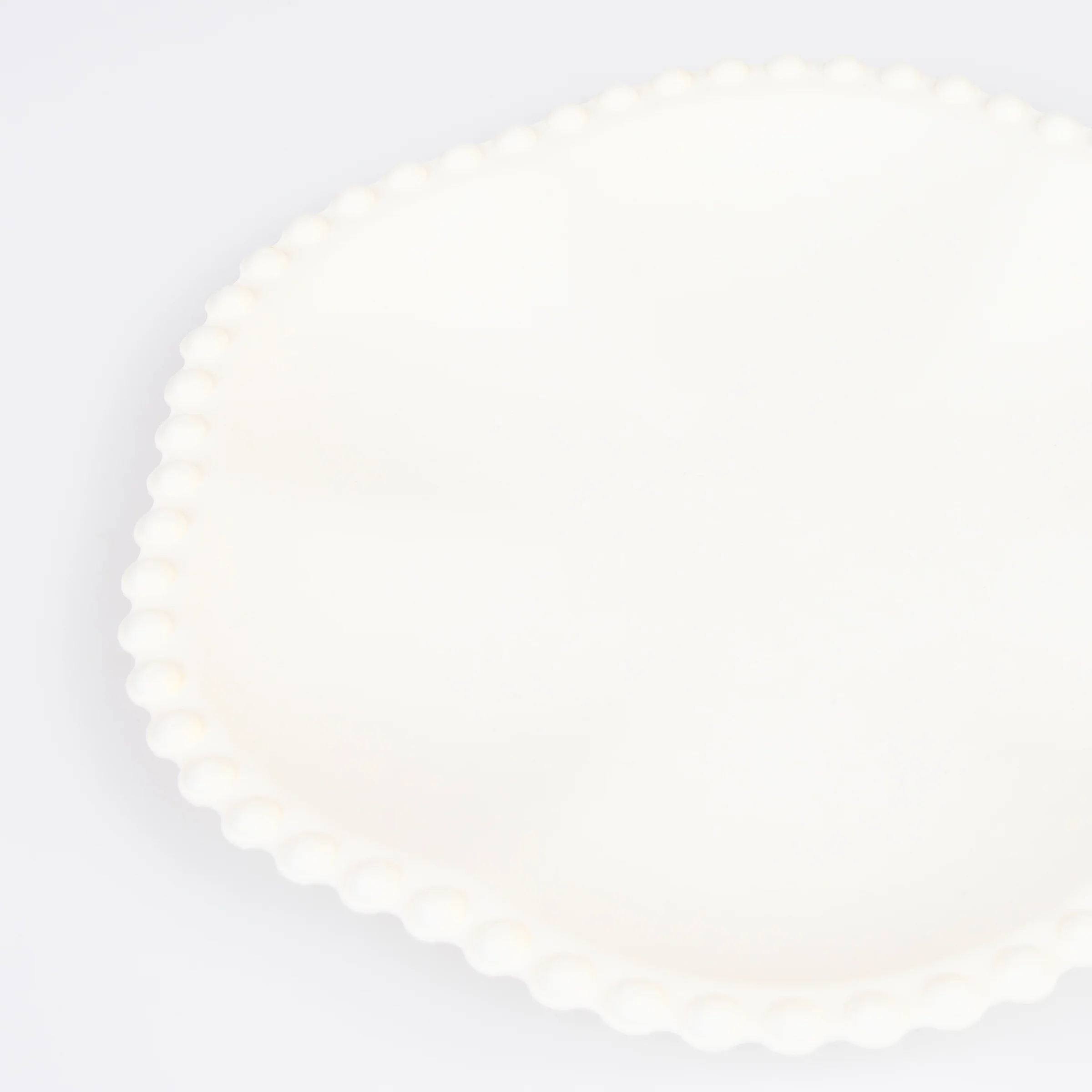 Cream Dot Edged Flower Compostable Dinner Plates (x 8) - Image 3