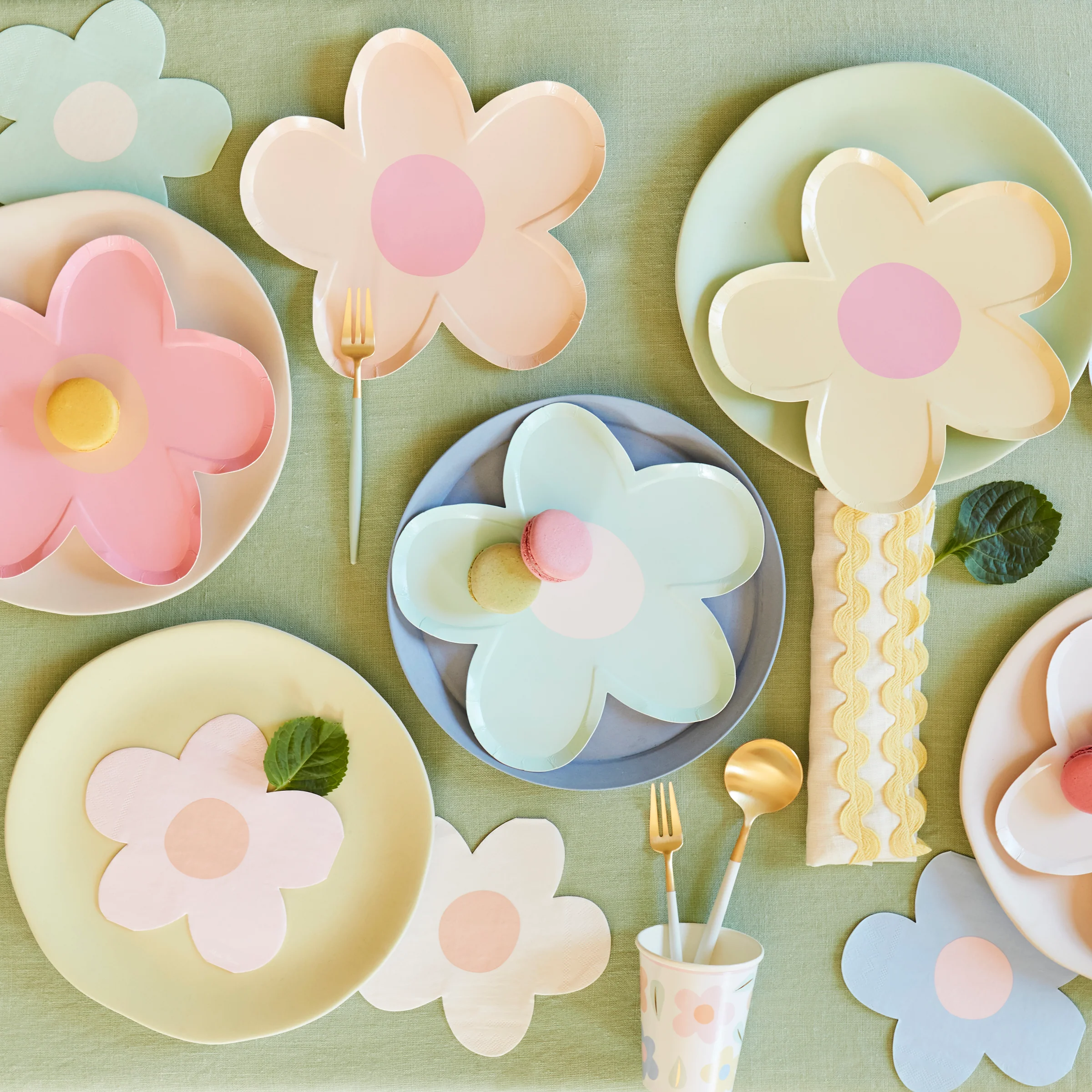 Daisy Shaped Plates (x 8) - Image 2