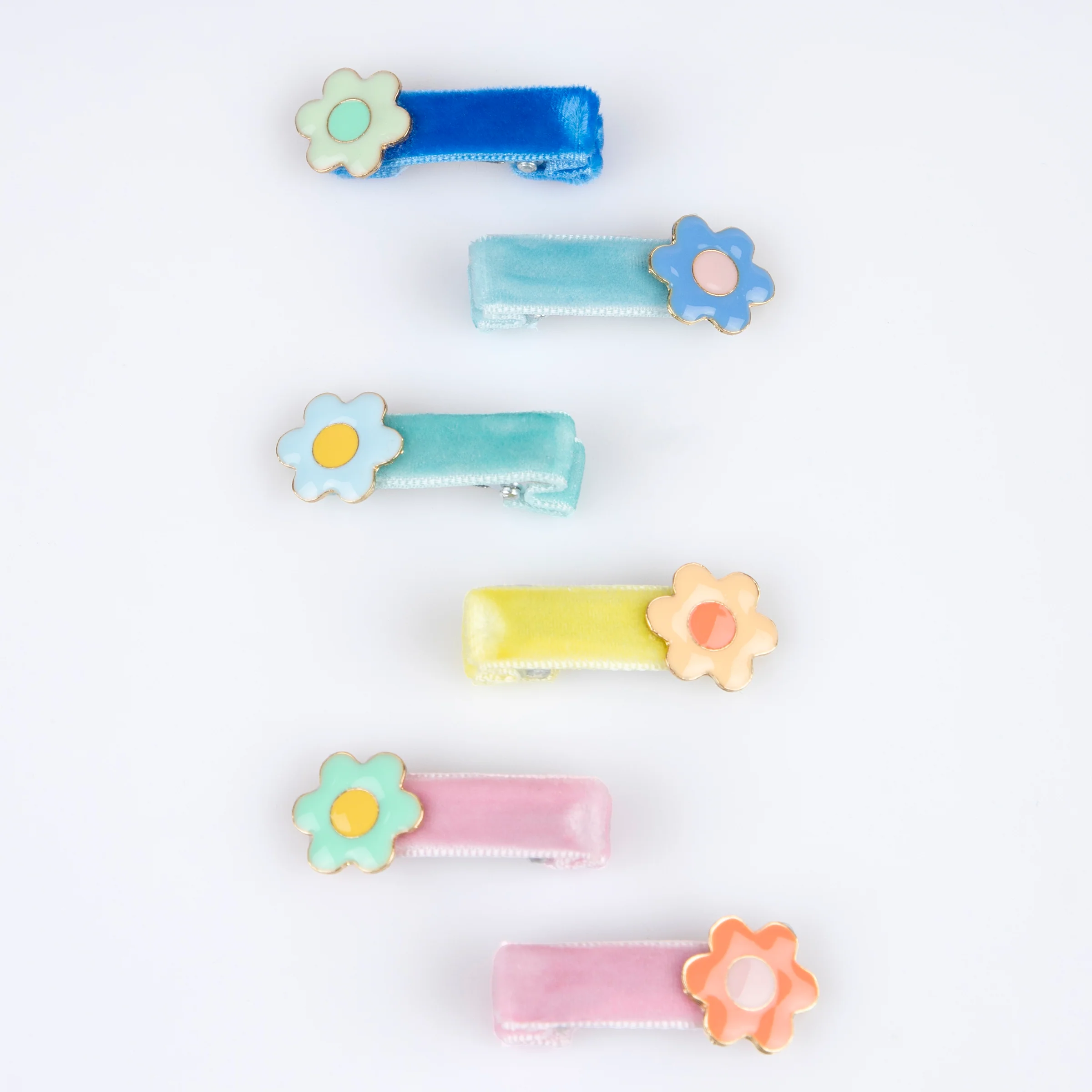 Enamel Daisy Hair Clips (x 6) - Image 3