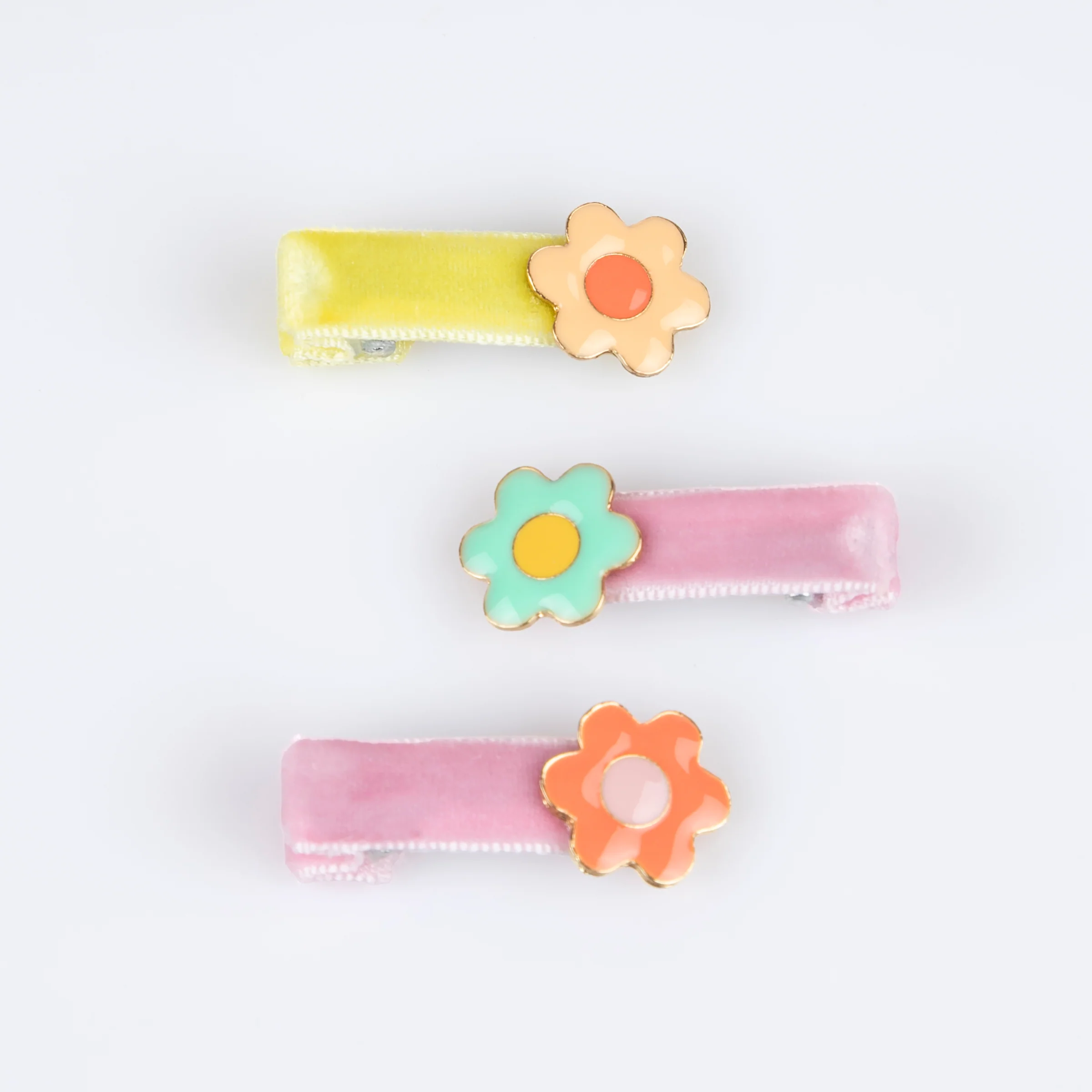 Enamel Daisy Hair Clips (x 6) - Image 5