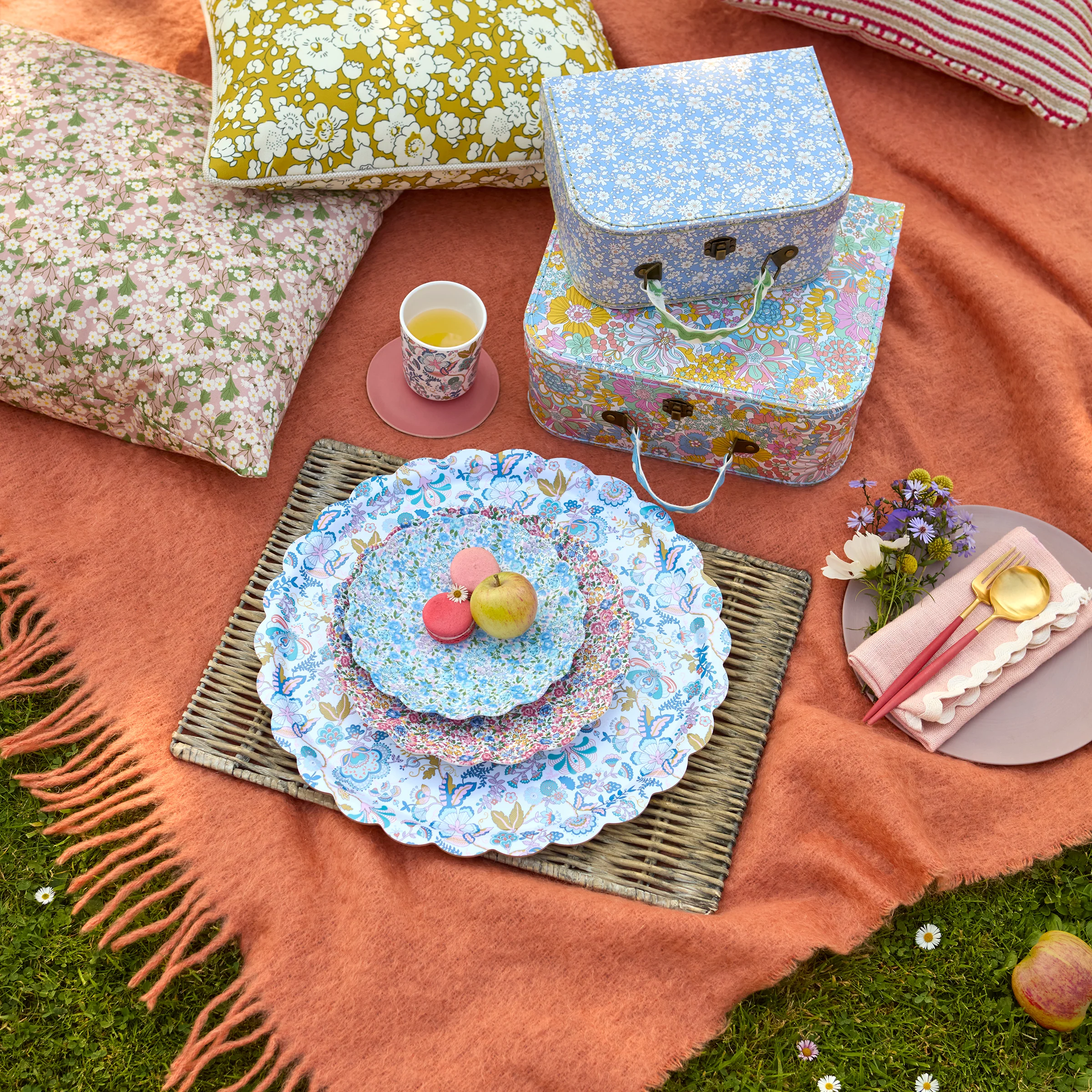 Meri Meri x Liberty Emma & Georgina Reusable Large Plate - Image 2