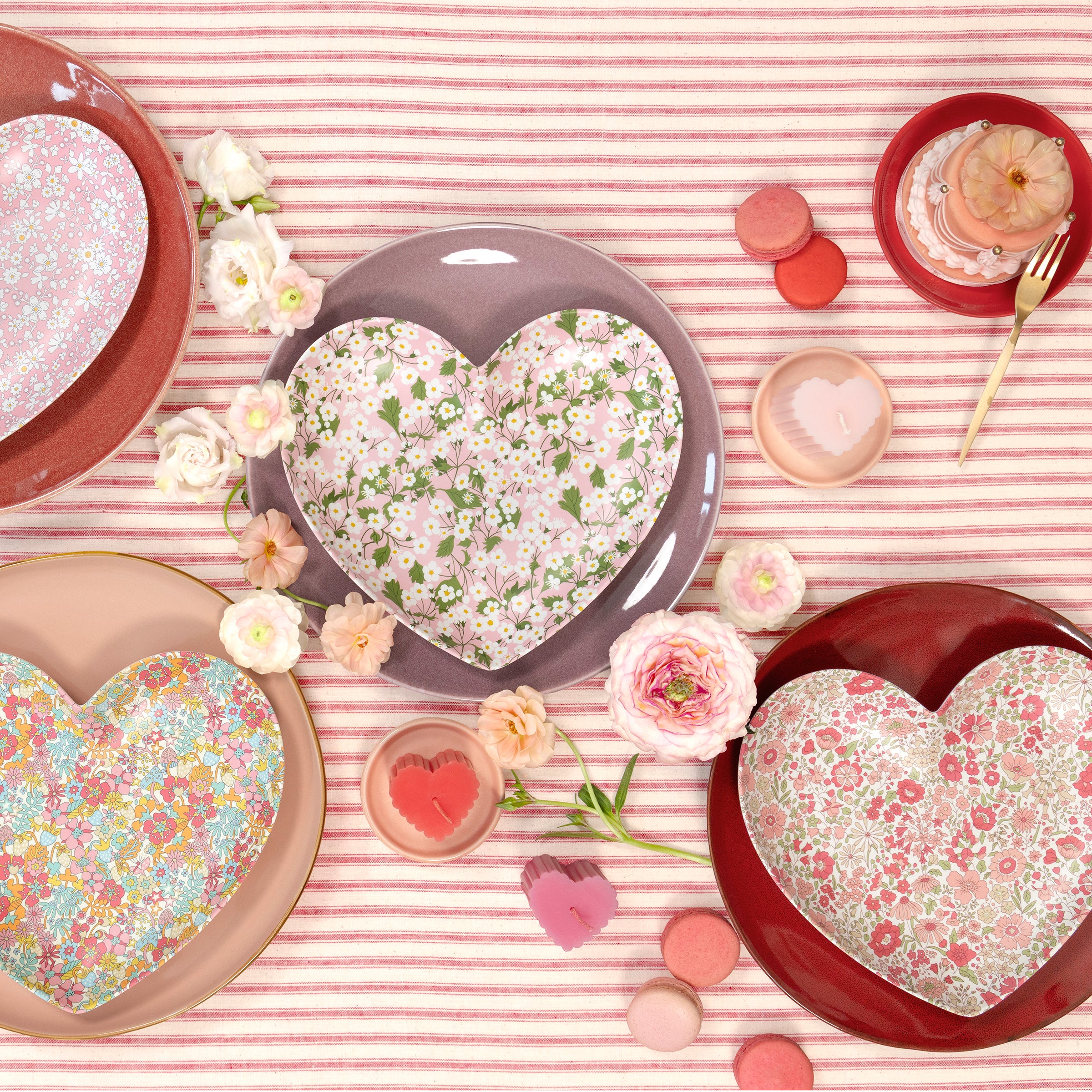 Meri Meri x Liberty Mixed Set Reusable Heart Plates (x 4) - Image 2