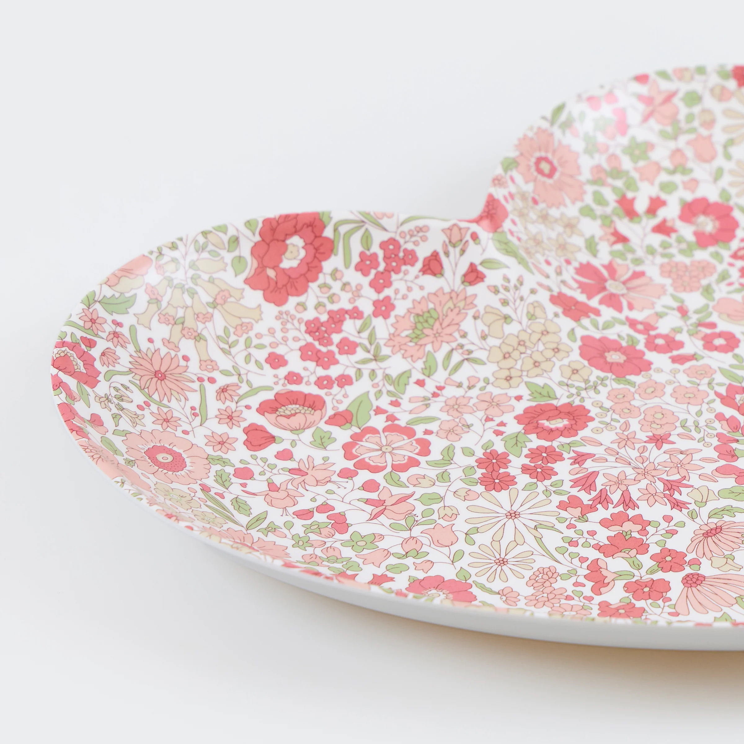 Meri Meri x Liberty Mixed Set Reusable Heart Plates (x 4) - Image 3
