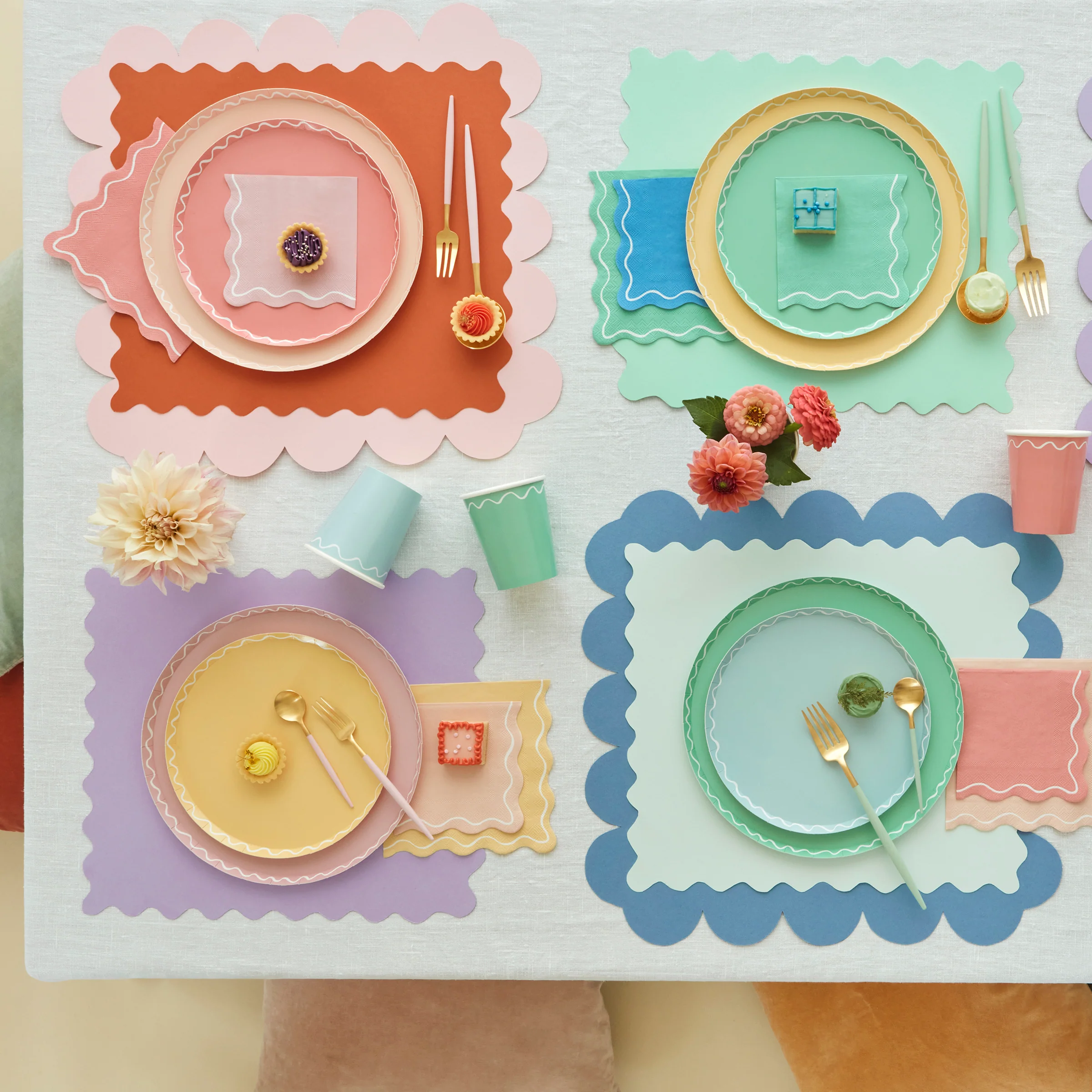 Mixed Wavy Line Cups (x 8) - Image 2