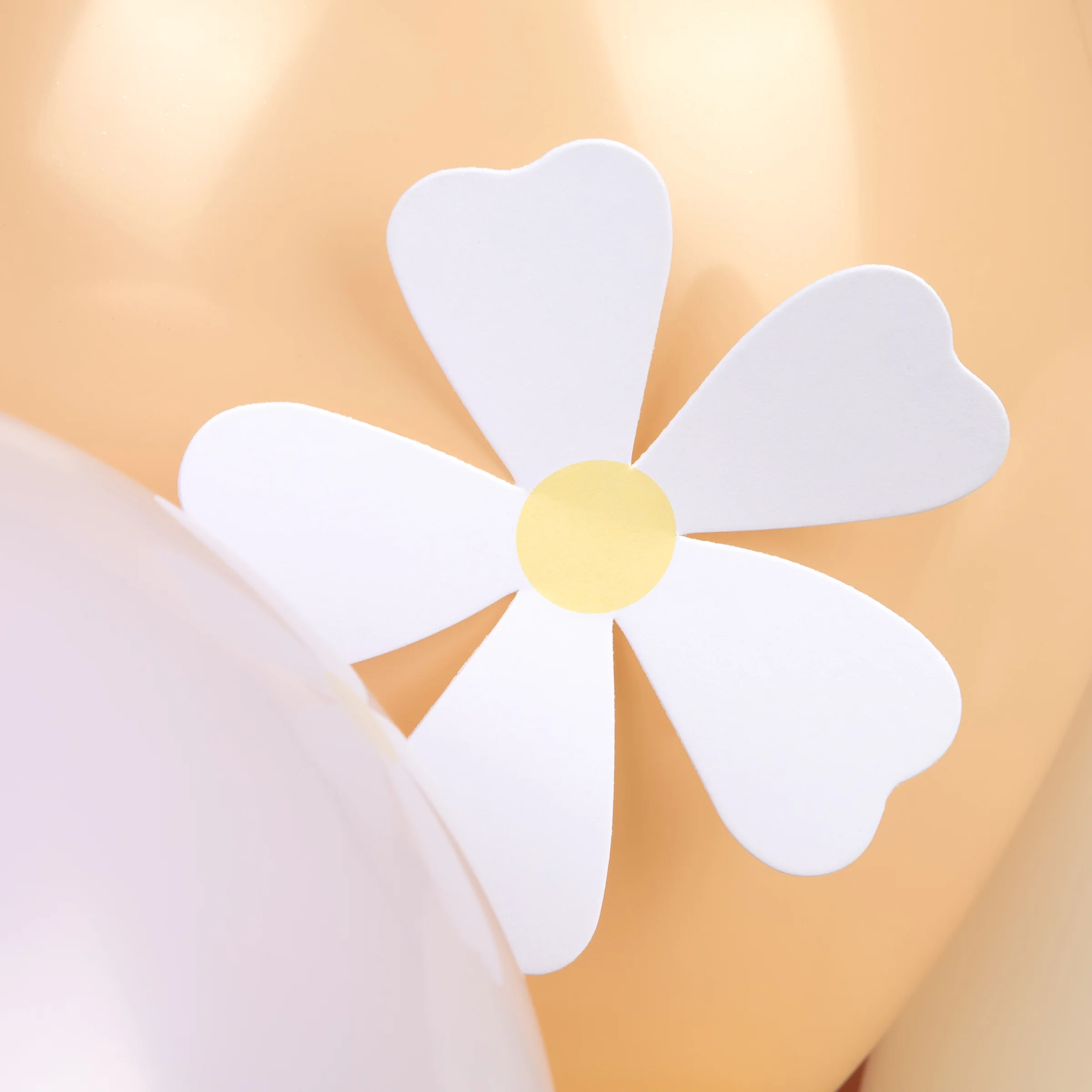 Pastel Daisy Balloon Garland (x 51 balloons) - Image 4