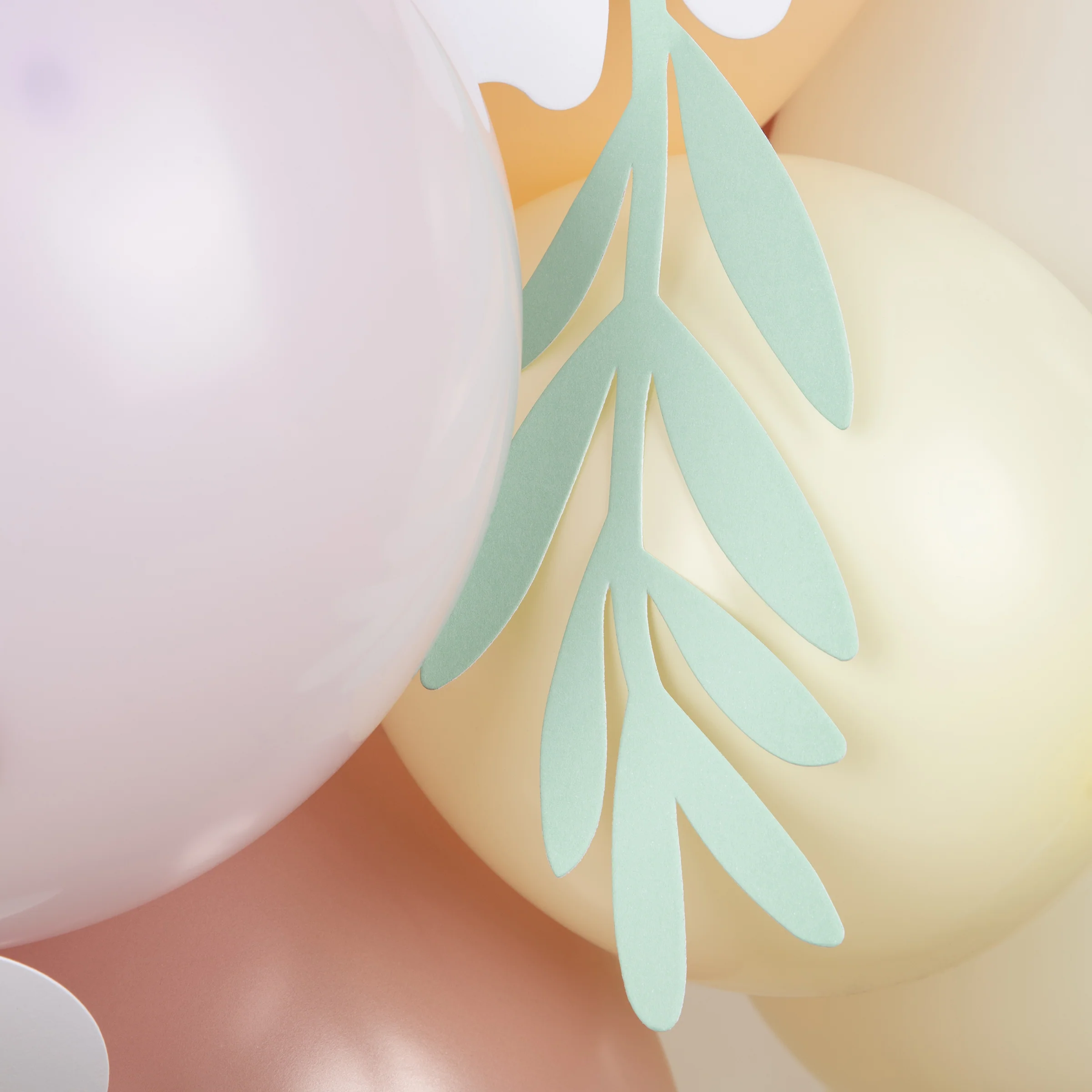 Pastel Daisy Balloon Garland (x 51 balloons) - Image 5