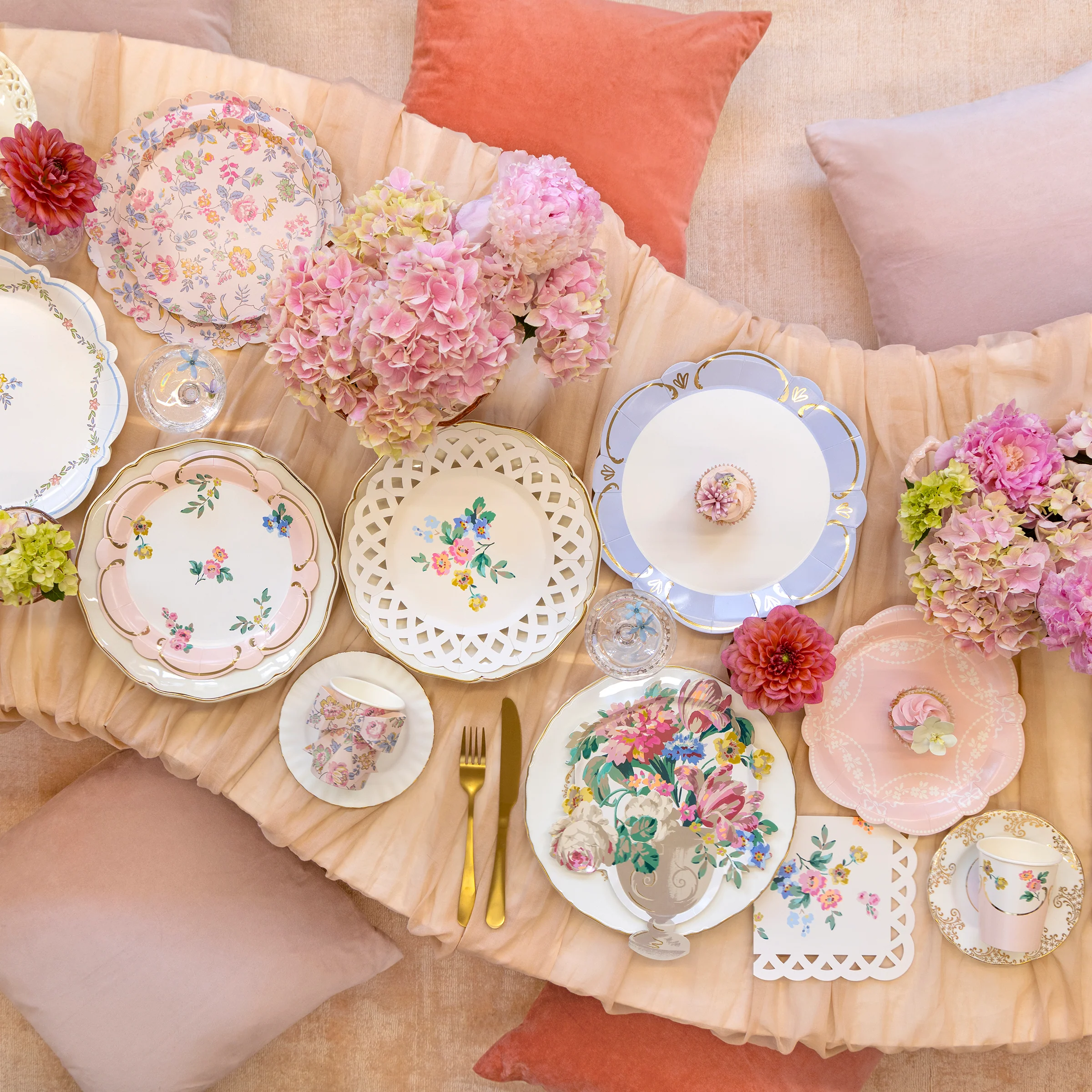 Rococo Floral Vase Plates (x 8) - Image 2