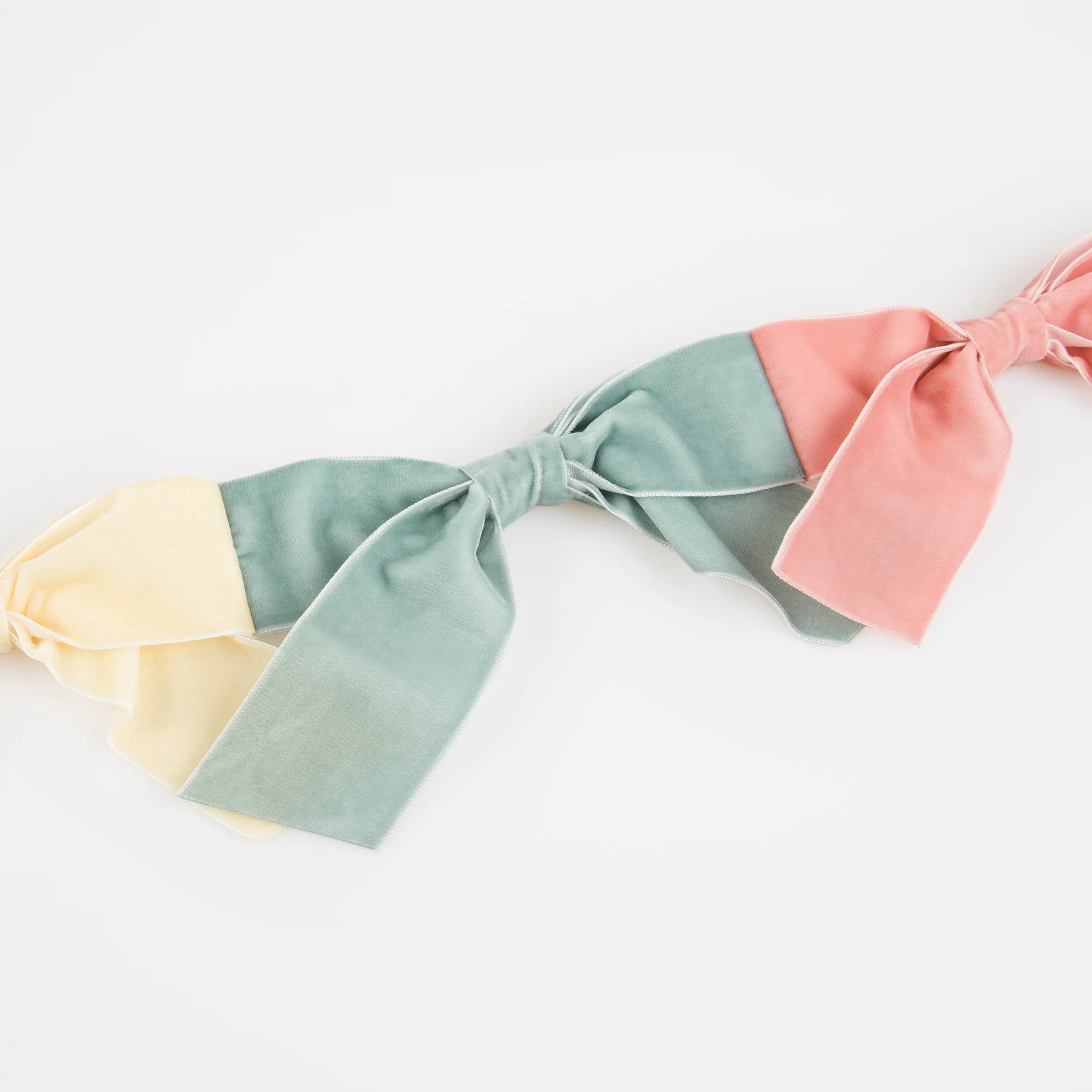 Velvet Bow Garland - Image 4