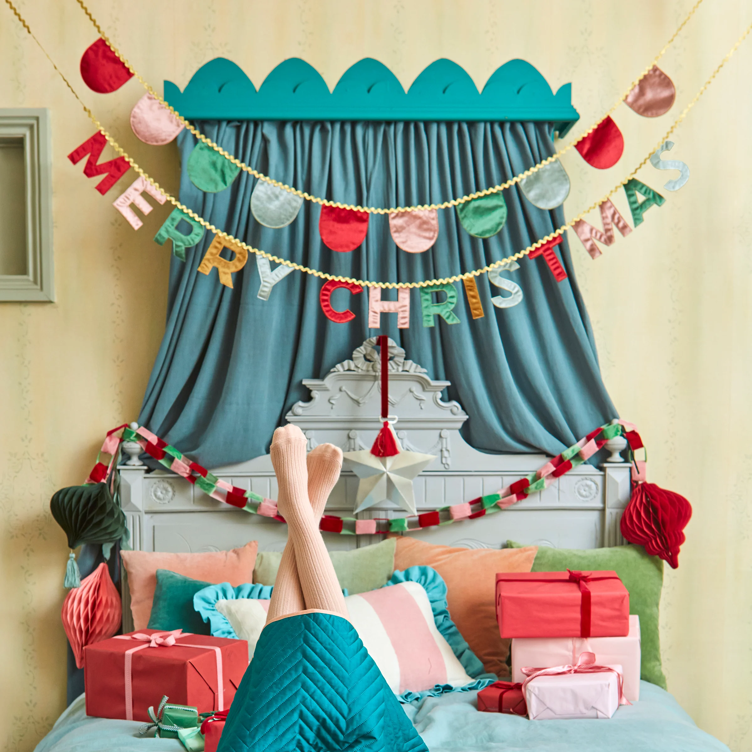 Velvet Scallop Garland - Image 2
