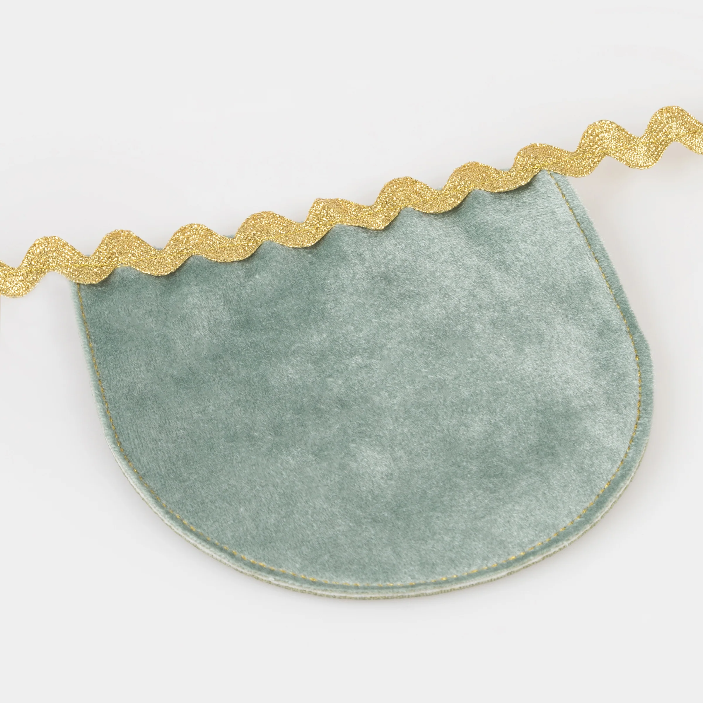 Velvet Scallop Garland - Image 4