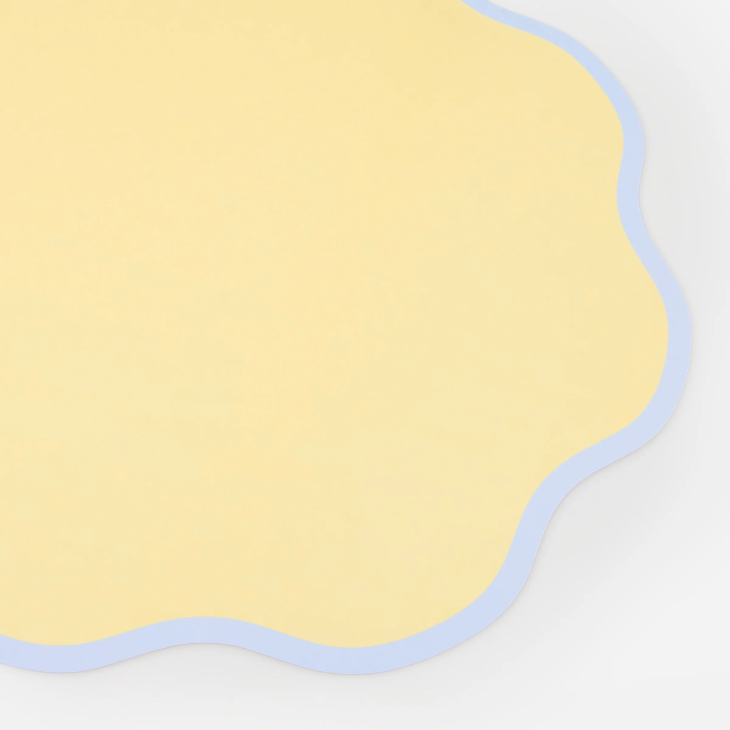 Wavy Round Paper Placemats (x 12) - Image 4
